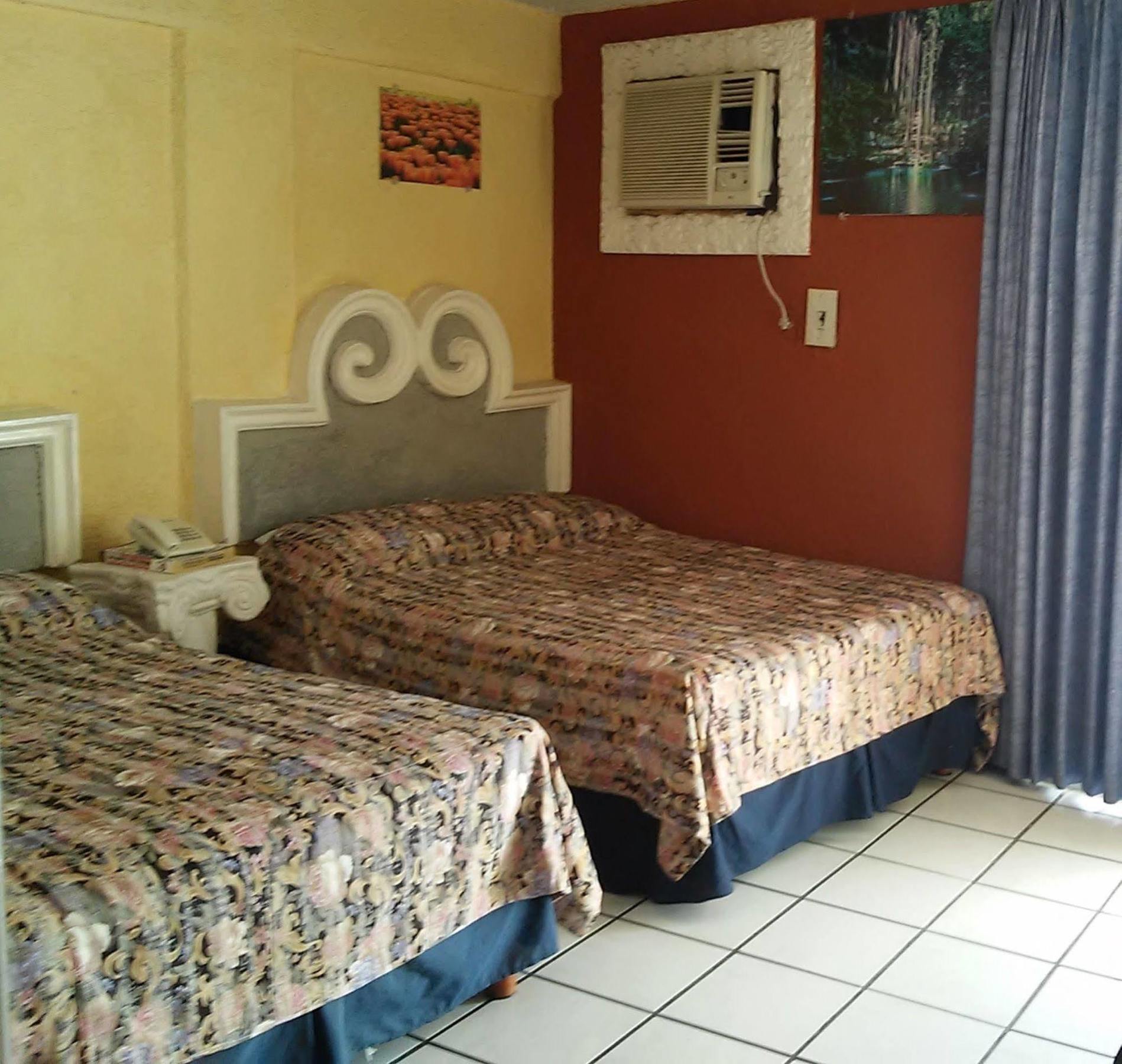 Hotel Suites Elia Noemi Mérida Esterno foto